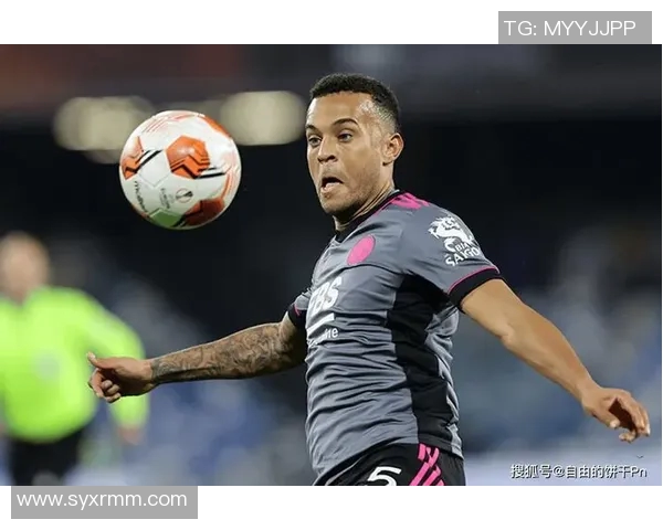 足球大满贯球星荣耀背后的人生故事与传奇时刻