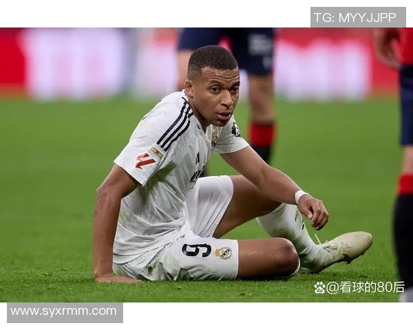 足球明星因驼背问题遭遇挑战 力克困难重回巅峰展现不屈精神 足球明星因驼背问题遭遇挑战 力克困难重回巅峰展现不屈精神